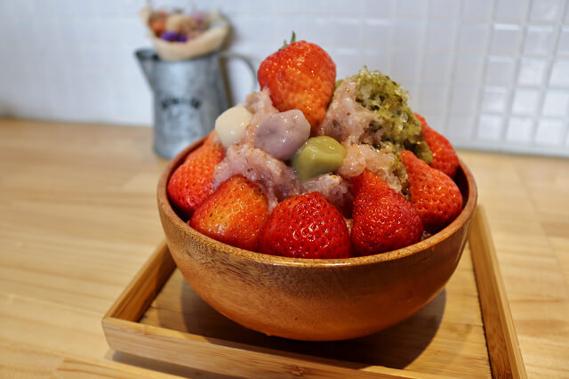【台南美食】冰ㄉ• かき氷no.2(赤崁東店)-季節限定隱藏版草莓抹茶混奶剉冰．赤崁樓散步甜點