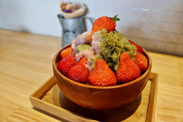 【台南美食】冰ㄉ• かき氷no.2(赤崁東店)-季節限定隱藏版草莓抹茶混奶剉冰．赤崁樓散步甜點