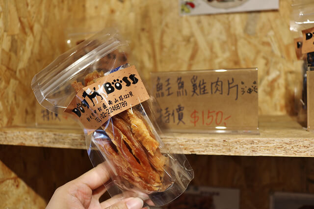【台北美食】Dog Boss 寵物友善餐廳-『景安站』帶著毛小孩一起早午餐．寵物美容SPA牛奶浴．自製肉乾鮮食
