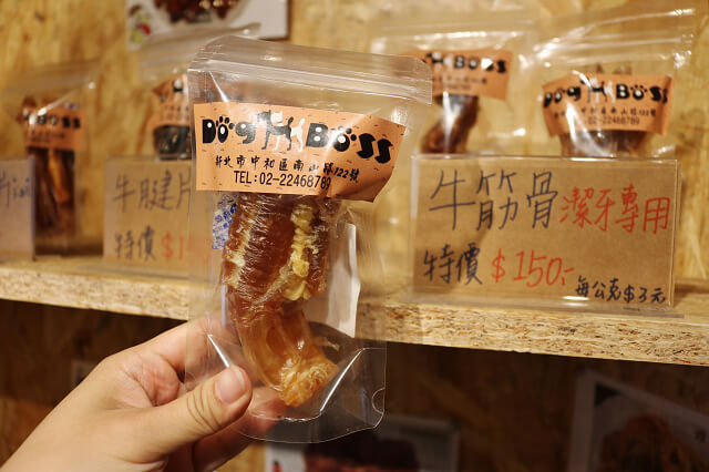 【台北美食】Dog Boss 寵物友善餐廳-『景安站』帶著毛小孩一起早午餐．寵物美容SPA牛奶浴．自製肉乾鮮食
