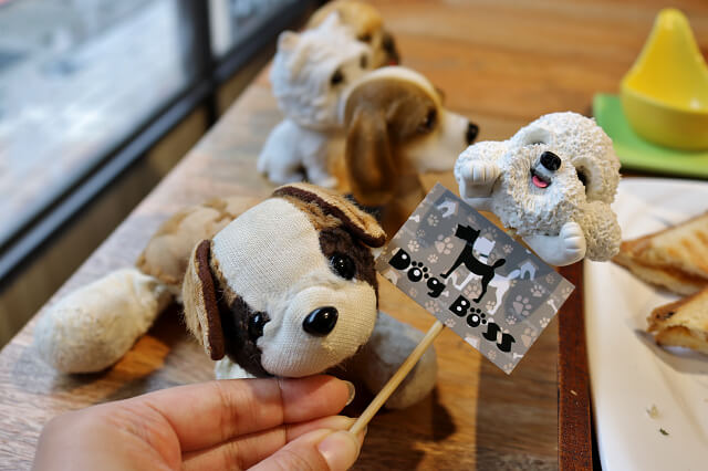 【台北美食】Dog Boss 寵物友善餐廳-『景安站』帶著毛小孩一起早午餐．寵物美容SPA牛奶浴．自製肉乾鮮食