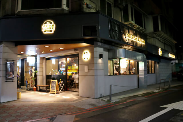 【台北美食】喀漢堡 Selfish Burger-『台北101/世貿站』季節限定粉紅櫻花漢堡