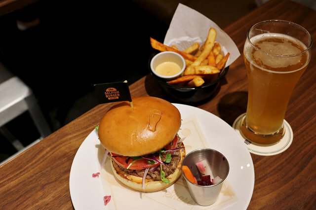 【台北美食】喀漢堡 Selfish Burger-『台北101/世貿站』季節限定粉紅櫻花漢堡