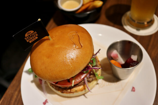 【台北美食】喀漢堡 Selfish Burger-『台北101/世貿站』季節限定粉紅櫻花漢堡