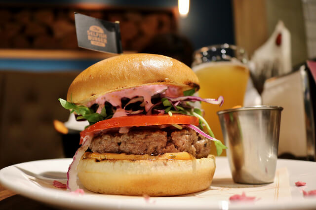 【台北美食】喀漢堡 Selfish Burger-『台北101/世貿站』季節限定粉紅櫻花漢堡