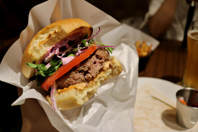 【台北美食】喀漢堡 Selfish Burger-『台北101/世貿站』季節限定粉紅櫻花漢堡