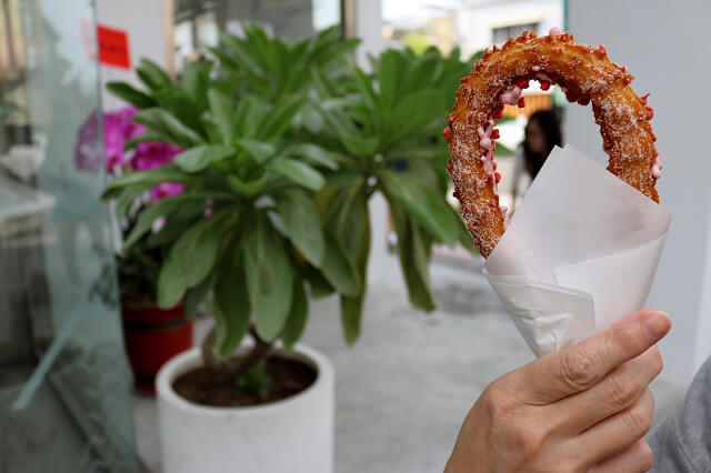 【台南美食】CHURRO & Sweet-粉紅草莓吉拿棒．台南散步甜點推薦