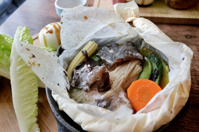 【台南美食】玖二品生活咖啡館-安平早午餐推薦．法式紙包料理．地中海飲食新概念