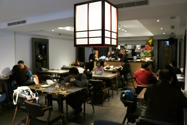 【台北美食】牛燉麵屋-『忠孝復興站』東區牛肉麵．海鮮叻沙麵推薦
