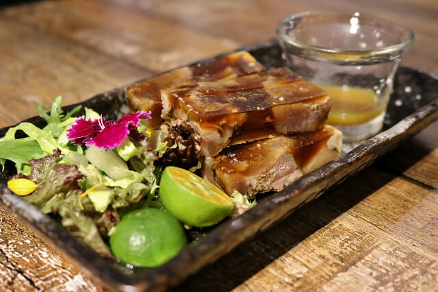 【台北美食】牛燉麵屋-『忠孝復興站』東區牛肉麵．海鮮叻沙麵推薦