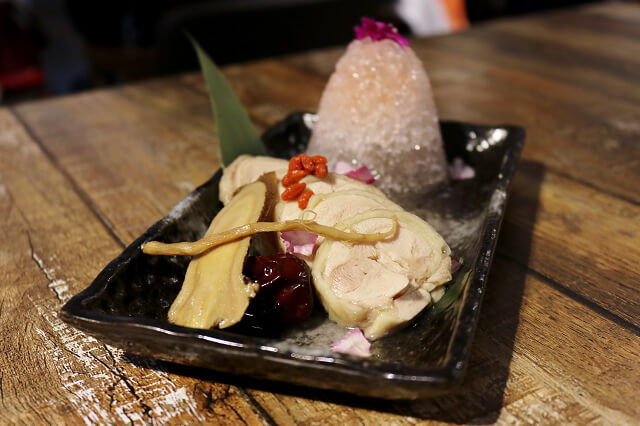 【台北美食】牛燉麵屋-『忠孝復興站』東區牛肉麵．海鮮叻沙麵推薦