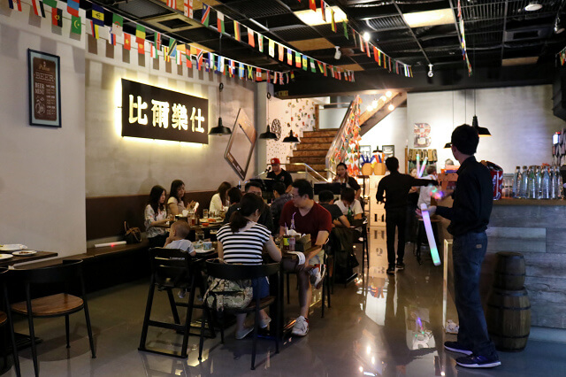 【嘉義美食】比爾樂仕(嘉義店) 鮮釀啤酒．炭火牛排-周末歡樂駐唱．大螢幕觀賞運動賽事