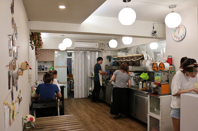 【台北美食】刺蝟小妞 創意調飲．特製輕食-『中正紀念堂站』寵物友善餐廳 熱壓吐司．炒泡麵