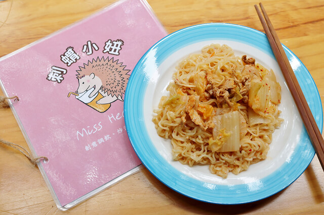 【台北美食】刺蝟小妞 創意調飲．特製輕食-『中正紀念堂站』寵物友善餐廳 熱壓吐司．炒泡麵