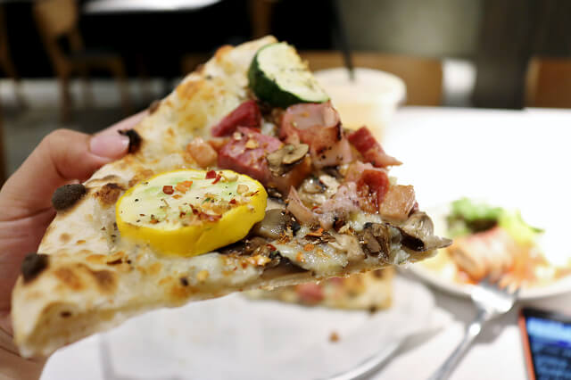 【台北美食】Pizza CreAfe’ 客意窯烤比薩．咖啡(內科西湖店)-『西湖站』內湖好吃披薩．內科餐廳推薦