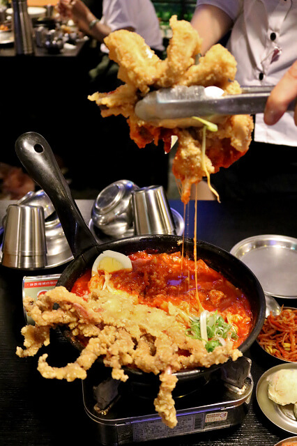 【台北美食】Pocha 韓式熱炒포차(忠孝1號店)-『忠孝敦化站』東區韓式料理．台北聚餐推薦．大口吃肉大口喝酒 超嗨Happy Hour