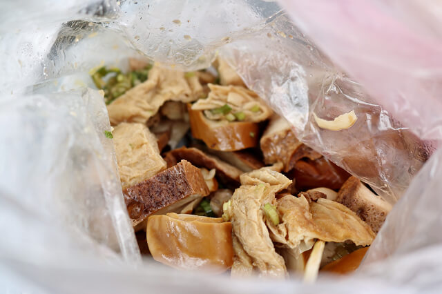 【桃園美食】老阿伯第二代現滷豆干-大溪老街必吃 銷魂滷味．黃金蛋
