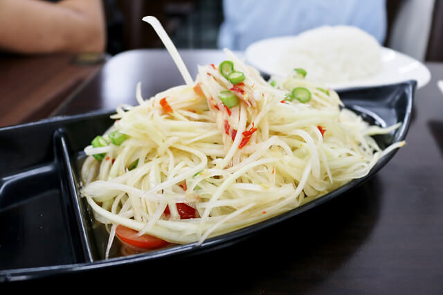【中壢美食】鴻鑫雲泰美食-極厚月亮蝦餅．平價泰式料裡推薦