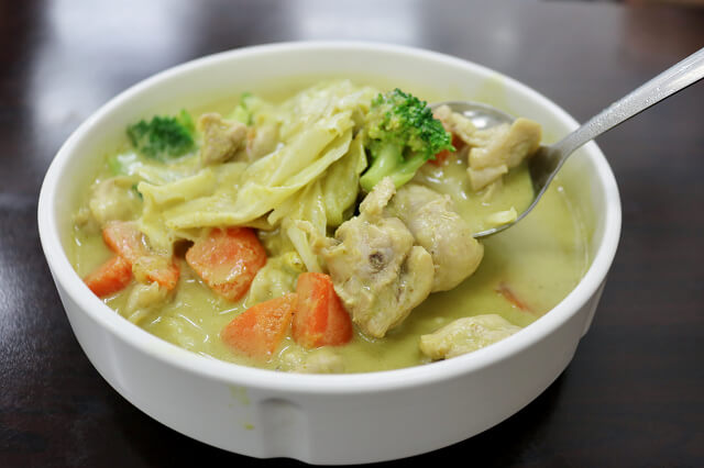 【中壢美食】鴻鑫雲泰美食-極厚月亮蝦餅．平價泰式料裡推薦