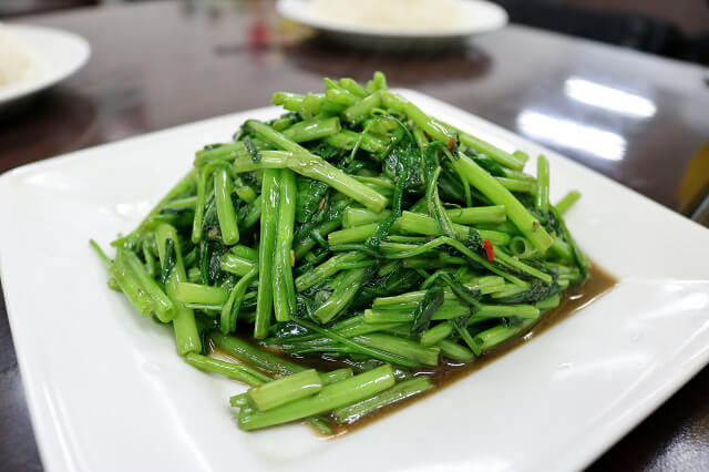 【中壢美食】鴻鑫雲泰美食-極厚月亮蝦餅．平價泰式料裡推薦