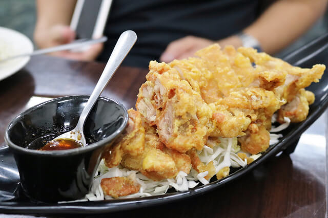 【中壢美食】鴻鑫雲泰美食-極厚月亮蝦餅．平價泰式料裡推薦