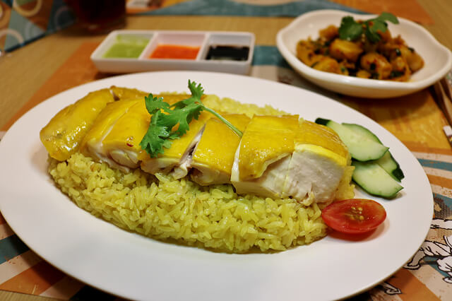 【台北美食】瑞記海南雞飯(民權東店)-內湖人有福了！新加坡美食進駐 獨特金黃油亮海南雞
