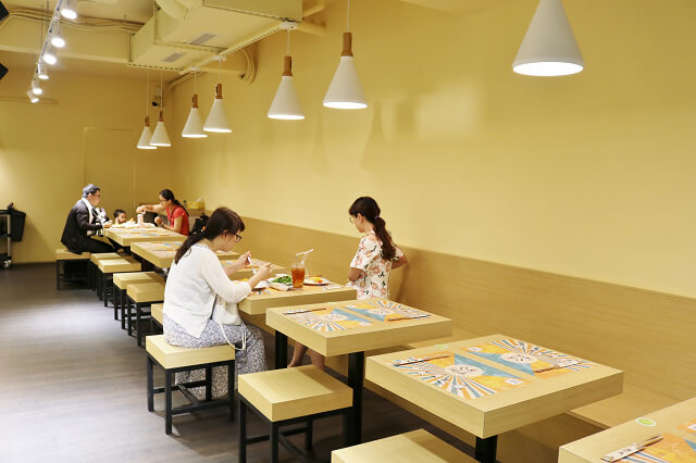 【台北美食】瑞記海南雞飯(民權東店)-內湖人有福了！新加坡美食進駐 獨特金黃油亮海南雞