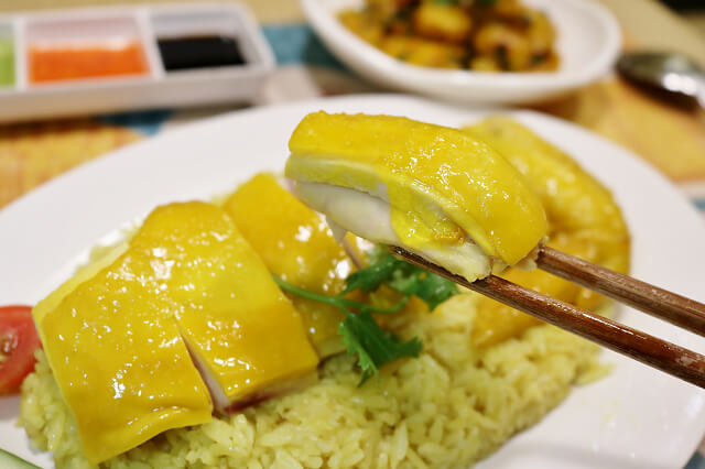 【台北美食】瑞記海南雞飯(民權東店)-內湖人有福了！新加坡美食進駐 獨特金黃油亮海南雞