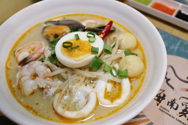 【台北美食】瑞記海南雞飯(民權東店)-內湖人有福了！新加坡美食進駐 獨特金黃油亮海南雞