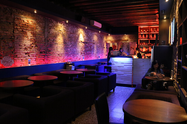 【台南美食】Brick 磚塊-莫札特安魂曲調酒．正興街酒吧．慶生Lounge bar推薦
