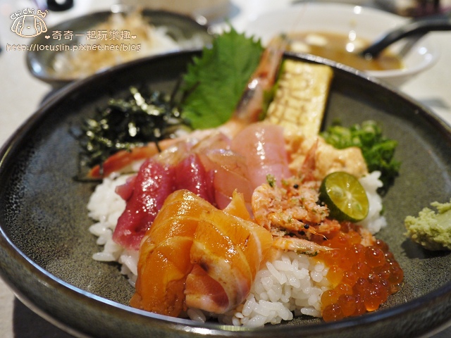 台南 毛丼 丼飯專賣店　日式生魚丼飯．牛丼．豚丼-毛丼