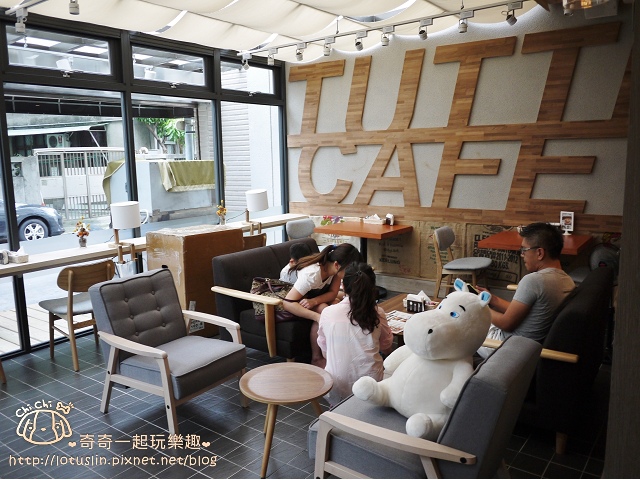 台北 Tutti Cafe圖比咖啡 創意早午餐(敦北店) 可愛的彩繪甜點畫盤-Tutti Cafe