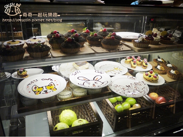 台北 Tutti Cafe圖比咖啡 創意早午餐(敦北店) 可愛的彩繪甜點畫盤-Tutti Cafe