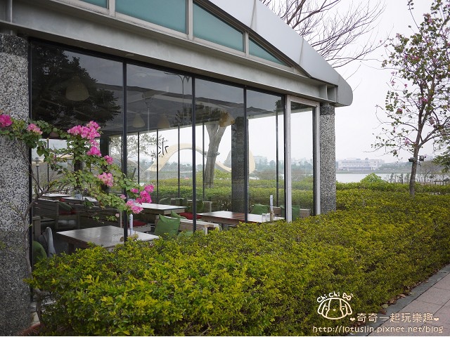 【試-分享】 台南南科 水岸人文休閒咖啡館 黃絲帶迎曦湖畔景觀餐廳-水岸人文休閒咖啡館 【試-分享】 台南南科 水岸人文休閒咖啡館 黃絲帶迎曦湖畔景觀餐廳-水岸人文休閒咖啡館