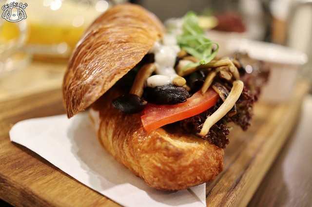 【台北內湖.西湖站】路燈咖啡 Light Bistro(內湖店)-內湖咖啡廳小酒館試-Light Bistro 【台北內湖.西湖站】路燈咖啡 Light Bistro(內湖店)-內湖咖啡廳小酒館試-Light Bistro
