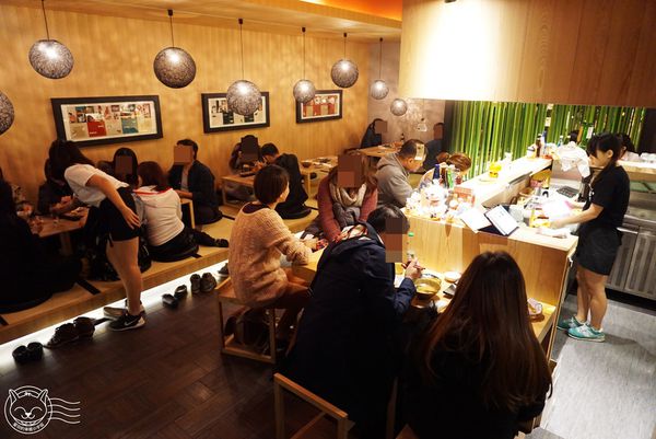 ※ 有喜屋Ukiya日式煎餃居酒屋※【星羽是吃貨-台中】濃濃日式風情放鬆舒適，小點樣樣精緻特別-有喜屋