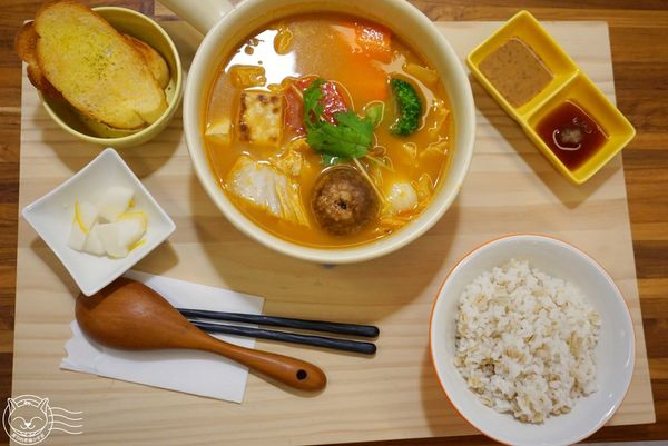※ 青木和洋食彩AOKI ※ 【星羽愛美食-台中】裝潢明亮寬敞舒適-AOKI