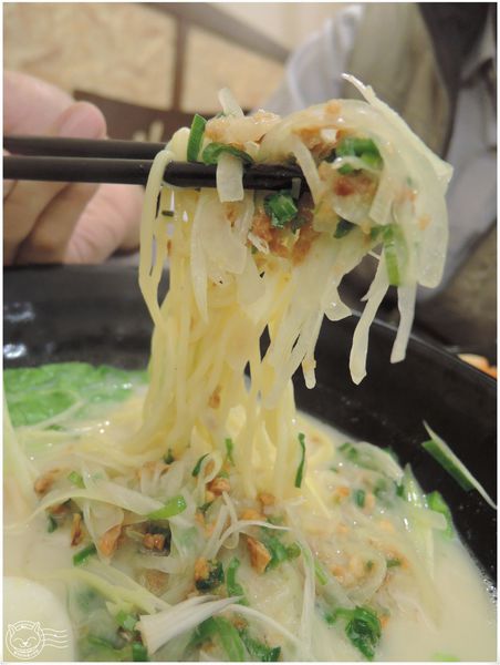 ※ 丸太拉麵 ※【星羽是吃貨-台中】湯濃不鹹膩很好喝，叉燒軟香噴噴偏台式好吃拉麵~-丸太拉麵