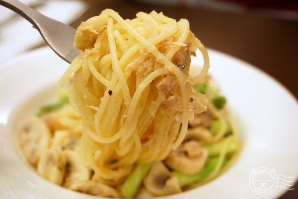 ※ Prem譜戀異國料理餐廳 ※ 【星羽愛美食-台中】團購網美食再一發，旱溪夜市附近竟有城市仙境!!-Prem