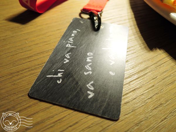 ※ Vapiano ※【星羽愛美食-台中】環境排場還不錯，自助點菜端菜有點累，寬版麵感情太好通通黏做夥~。-Vapiano