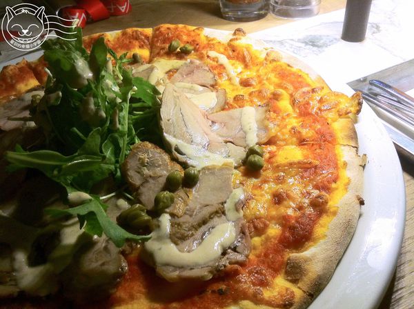 ※ Vapiano ※【星羽愛美食-台中】環境排場還不錯，自助點菜端菜有點累，寬版麵感情太好通通黏做夥~。-Vapiano