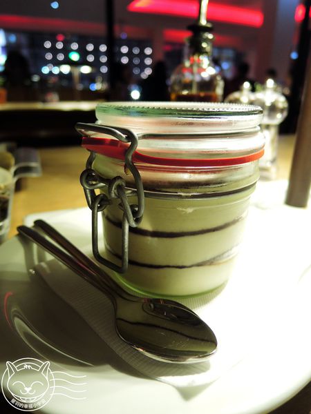 ※ Vapiano ※【星羽愛美食-台中】環境排場還不錯，自助點菜端菜有點累，寬版麵感情太好通通黏做夥~。-Vapiano