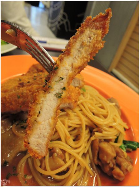 ※ 米夏‧費德爾、彩虹眷村 ※【星羽愛美食-台中】讓人驚艷平價學區美食，起司夾心歐姆蕾滋~-米夏費德爾