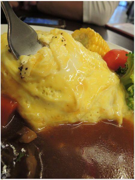 ※ 米夏‧費德爾、彩虹眷村 ※【星羽愛美食-台中】讓人驚艷平價學區美食，起司夾心歐姆蕾滋~-米夏費德爾