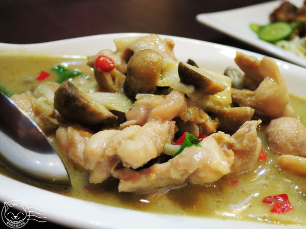 ※ 二分之一泰式小館 ※ 【星羽愛美食-台中】便宜好吃泰式料理，商業午間四人套餐CP值直衝天際-二分之一泰式小館
