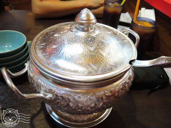 ※ 二分之一泰式小館 ※ 【星羽愛美食-台中】便宜好吃泰式料理，商業午間四人套餐CP值直衝天際-二分之一泰式小館