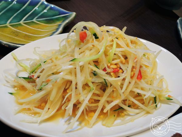 ※ 二分之一泰式小館 ※ 【星羽愛美食-台中】便宜好吃泰式料理，商業午間四人套餐CP值直衝天際-二分之一泰式小館