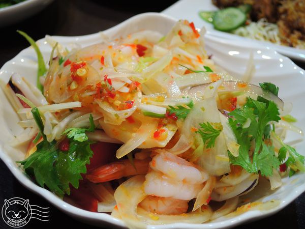 ※ 二分之一泰式小館 ※ 【星羽愛美食-台中】便宜好吃泰式料理，商業午間四人套餐CP值直衝天際-二分之一泰式小館
