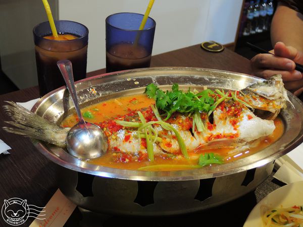 ※ 二分之一泰式小館 ※ 【星羽愛美食-台中】便宜好吃泰式料理，商業午間四人套餐CP值直衝天際-二分之一泰式小館