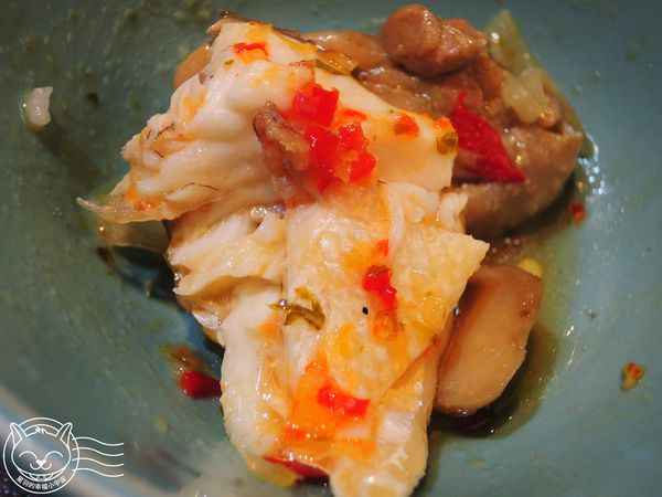 ※ 二分之一泰式小館 ※ 【星羽愛美食-台中】便宜好吃泰式料理，商業午間四人套餐CP值直衝天際-二分之一泰式小館